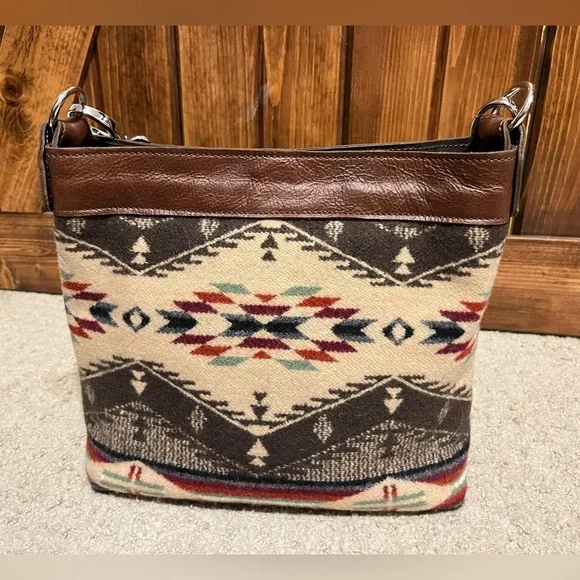 Handcrafted Leather Western Bag with Wool Inlay - Picture 3 of 10